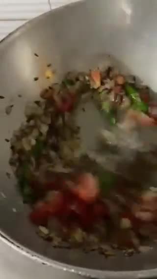 मशरुम की सूखी सब्ज़ी (Mushroom ki sukhi sabzi recipe in Hindi) रेसिपी चरण 4 फोटो