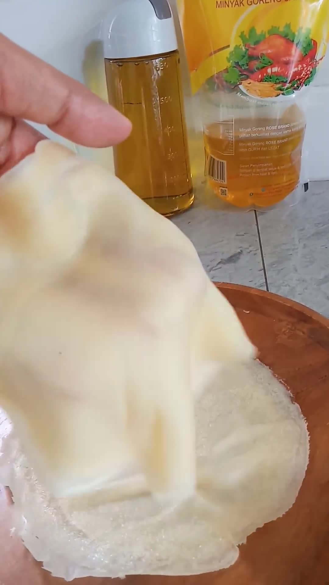 Foto langkah ke 5 dari resep Kulit Risoles Lembut Elastis.
