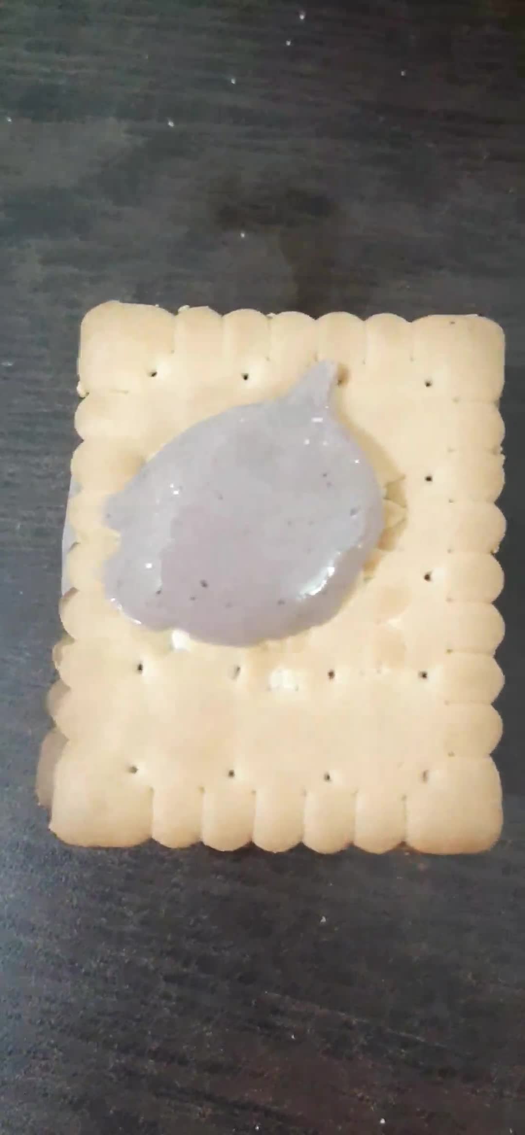 صورة لخطوة 4 من وصفة كيكة باردة و من دون فرن🤩🍰