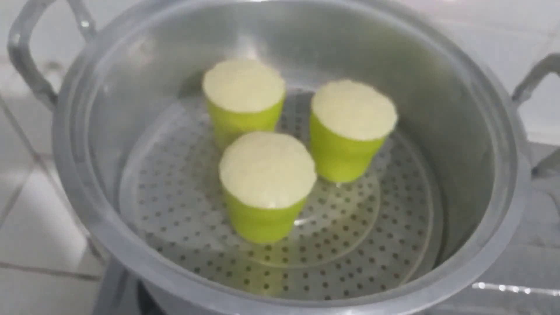 Foto langkah ke 3 dari resep Snack MPASI Tinggi Kalori - Roti Kukus Keju by dr.Meta Hanindita.