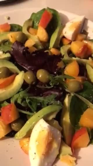 Foto del paso 4 de la receta: Ensalada de brotes tiernos, con albaricoque