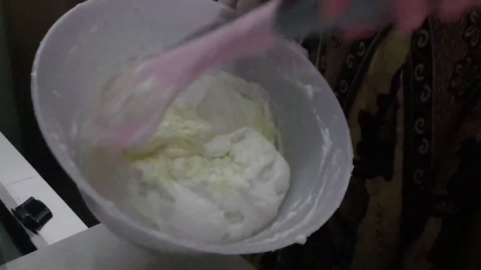 Foto langkah ke 4 dari resep Kue Marmer bahan Putih Telur.