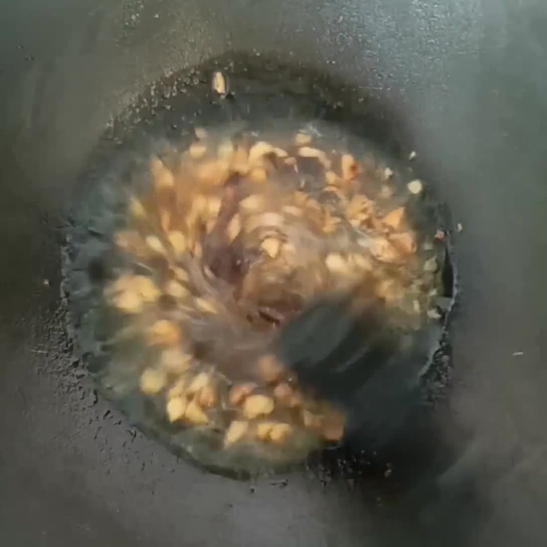 Foto langkah ke 3 dari resep Tumis Bayam Bawang Putih.