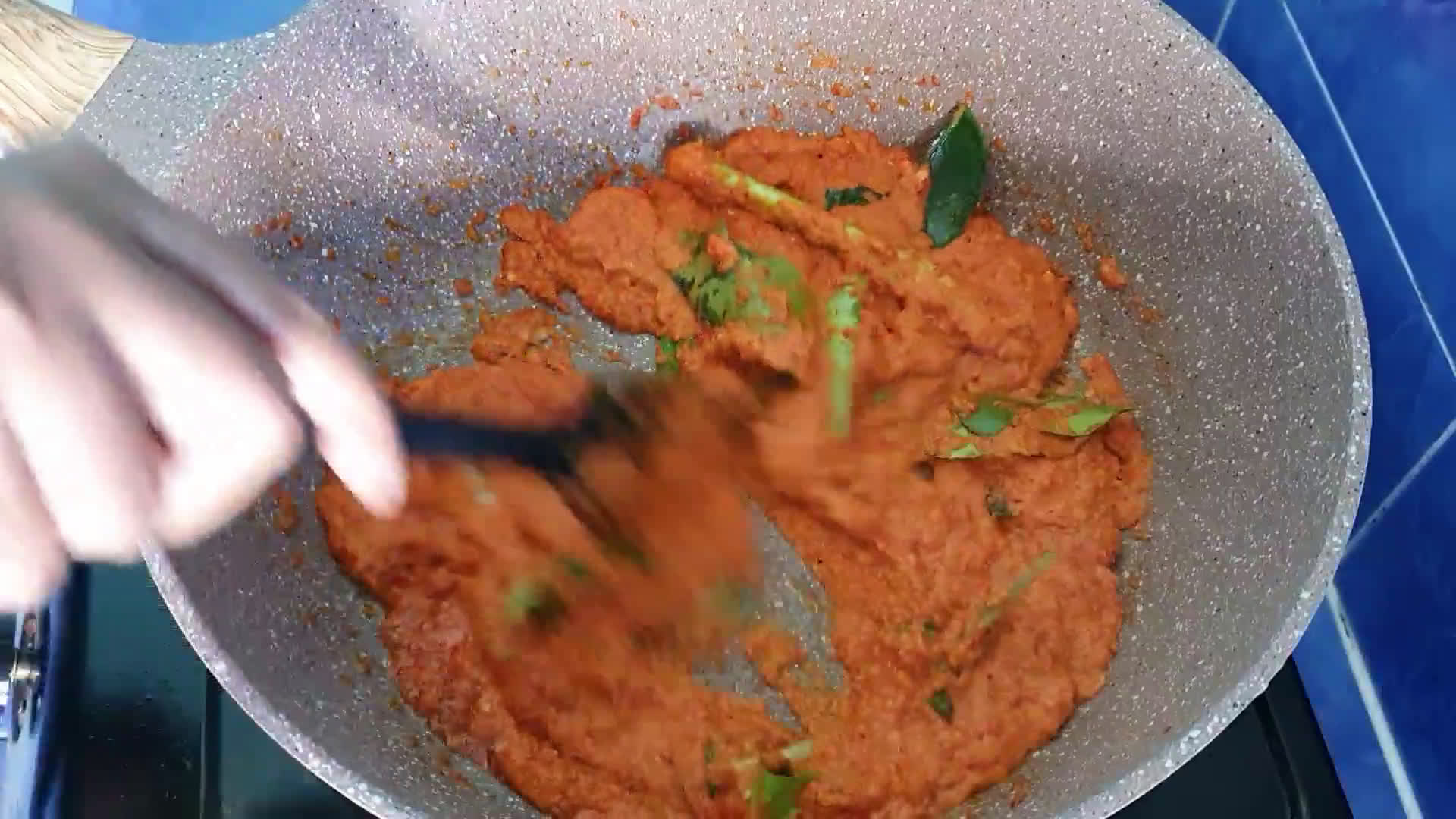 Foto langkah ke 2 dari resep Sambal Kering Tongkol Asap.