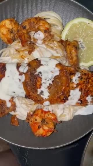 Foto del paso 2 de la receta: Pasta con gambas y salmón