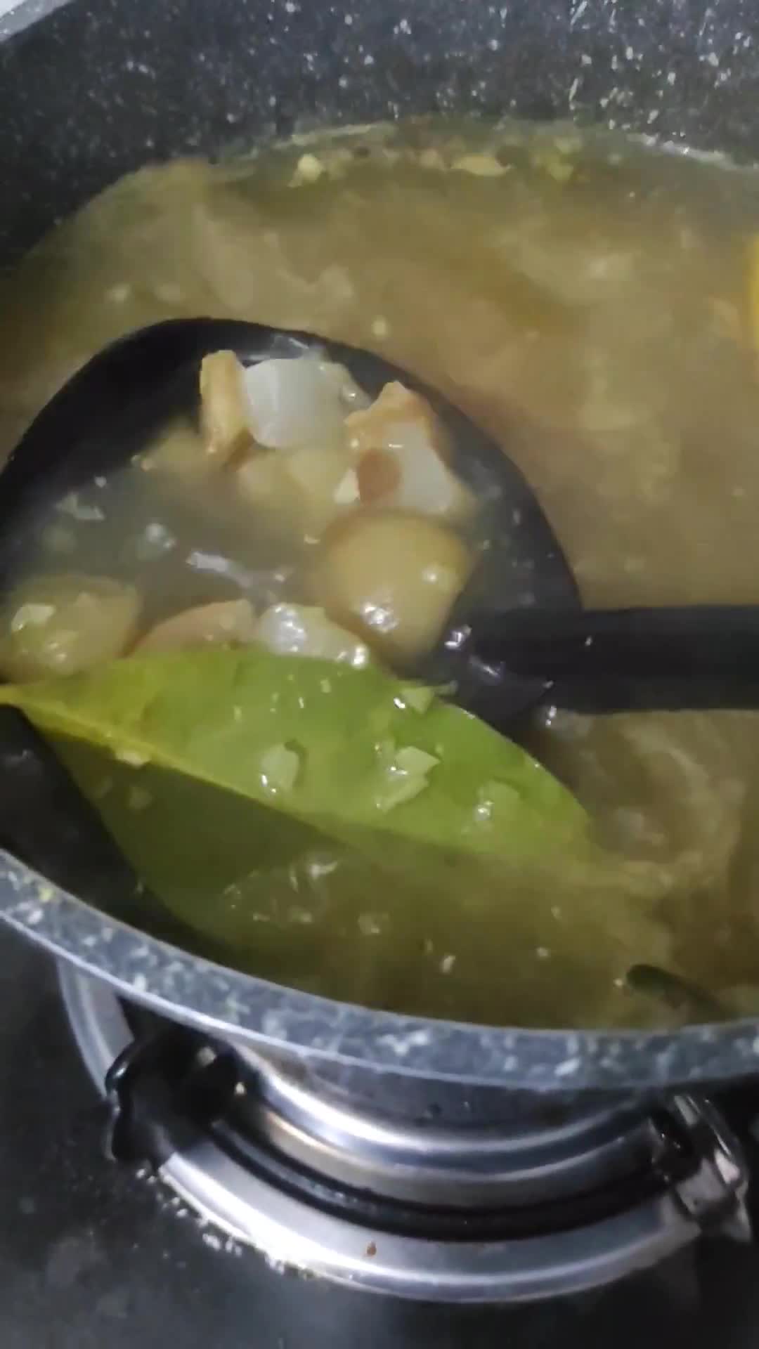 Foto langkah ke 3 dari resep Soto Kikil Rempah ala @Pawon.si.mbok 🥦🥬.