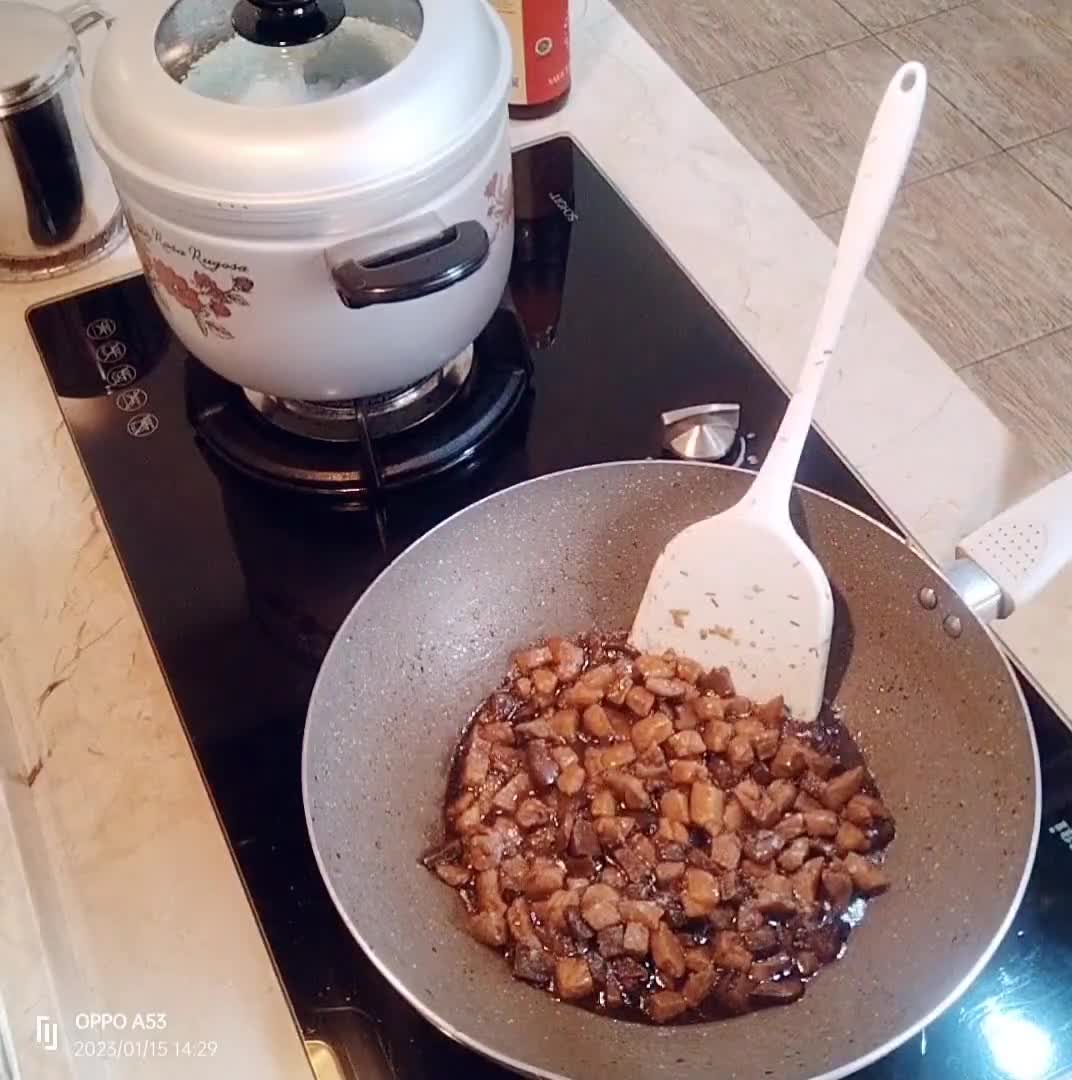 Foto langkah ke 6 dari resep Kwetiau Rebus Daging Jamur.