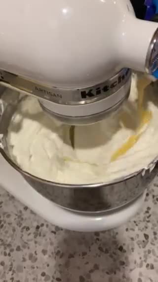 Foto langkah ke 3 dari resep Buttercream Enak 3 Bahan (best for cover cake/filling).