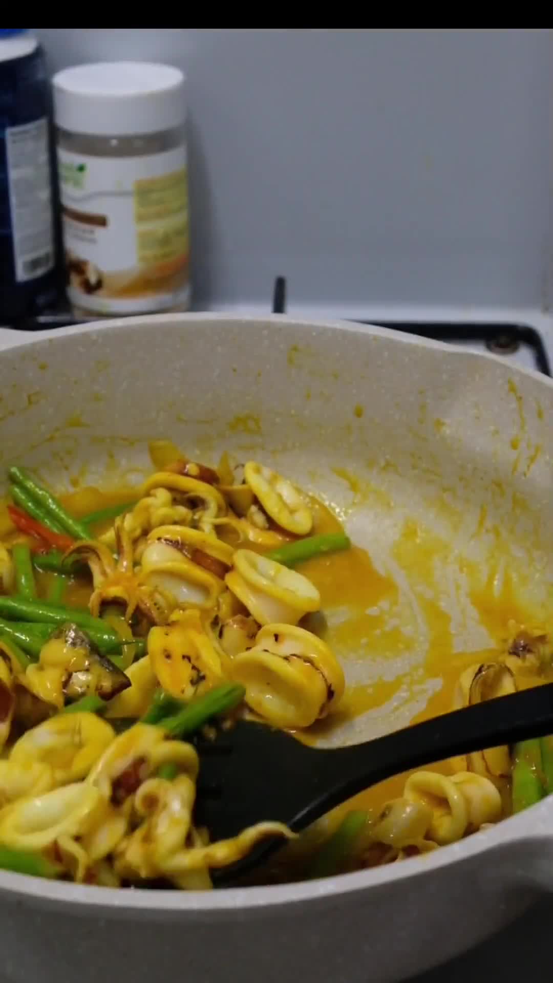 Gambar langkah 4 resipi Sotong Goreng Kunyit.