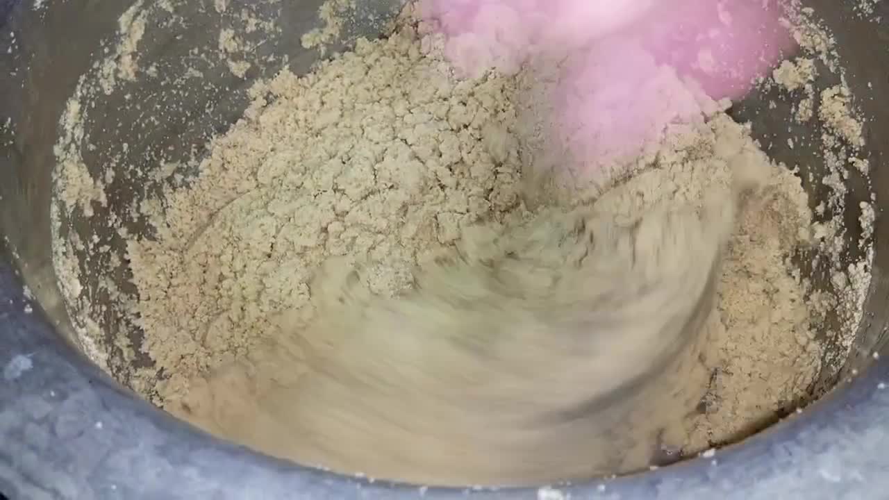 A picture of step 4 of Suji Ka Halwa💛🤤.