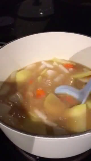 Foto langkah ke 4 dari resep Isikari Nabe (Hokkaido seafood hot pot).