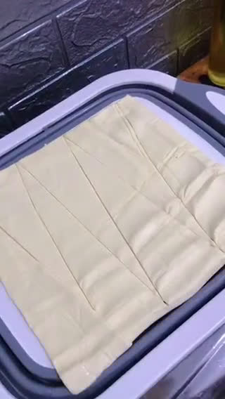 Foto langkah ke 1 dari resep Croffle Isi Mozarella | Croissant Waffle.