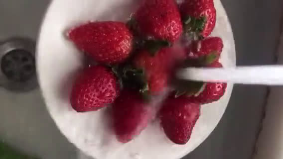 Foto del paso 2 de la receta: Batido de fresas, sin azúcar!!