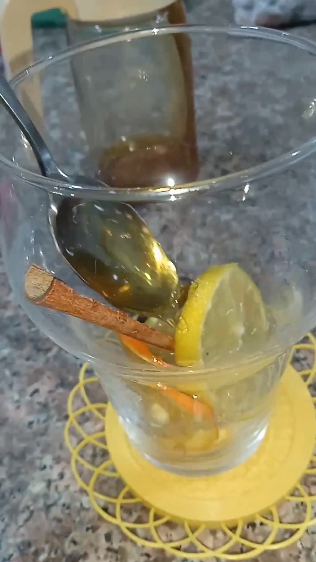 Une image de l'étape 2 de Infusion agrumes / cannelle / clou de girofle et Miel naturel 🍯.