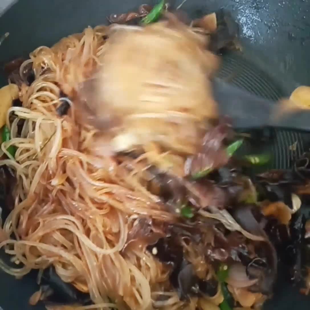 Foto langkah ke 2 dari resep Oseng Soun Jamur Lombok Hijau.