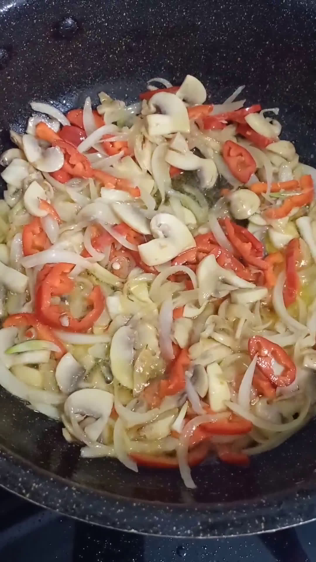 عکس مرحله 3 از دستور خوراک دل مرغ با قارچ