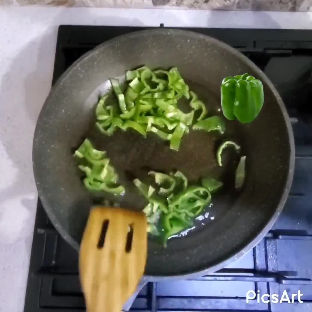 عکس مرحله 1 از دستور املت کالباس