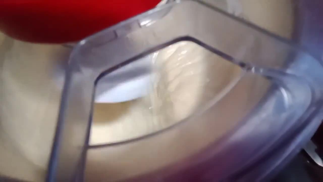 Foto del paso 3 de la receta: Tarta de chocolate (rellena nata con fresas)