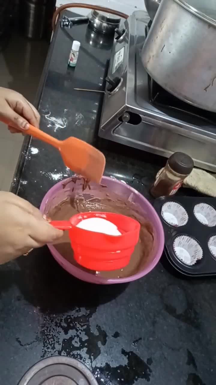चॉकलेट चोकोचिप्स कप केक रेसिपी चरण 2 फोटो