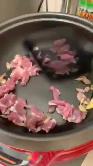 รูปขั้นตอนการทำที่ 1 ของ ผัดพริกแกงหมูใส่พริกหยวก
