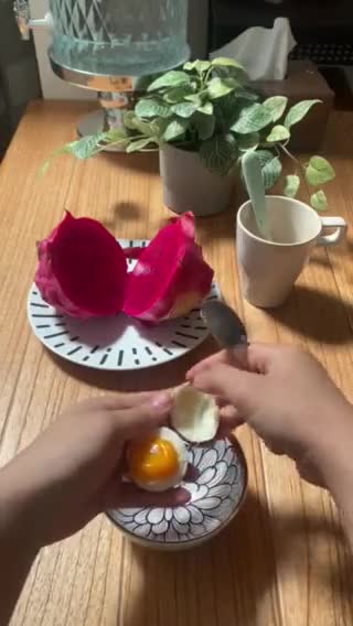 Foto langkah ke 2 dari resep Telur 1/2 matang bumbu tabur.