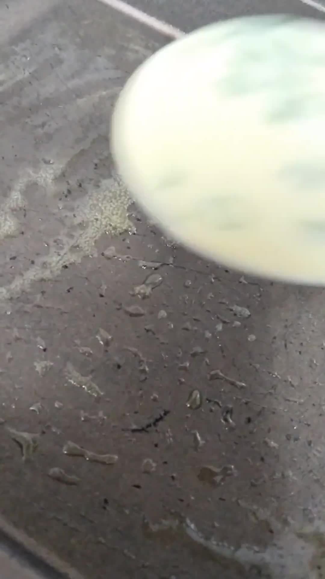 Gambar langkah 2 resipi Lempeng daun bawang.