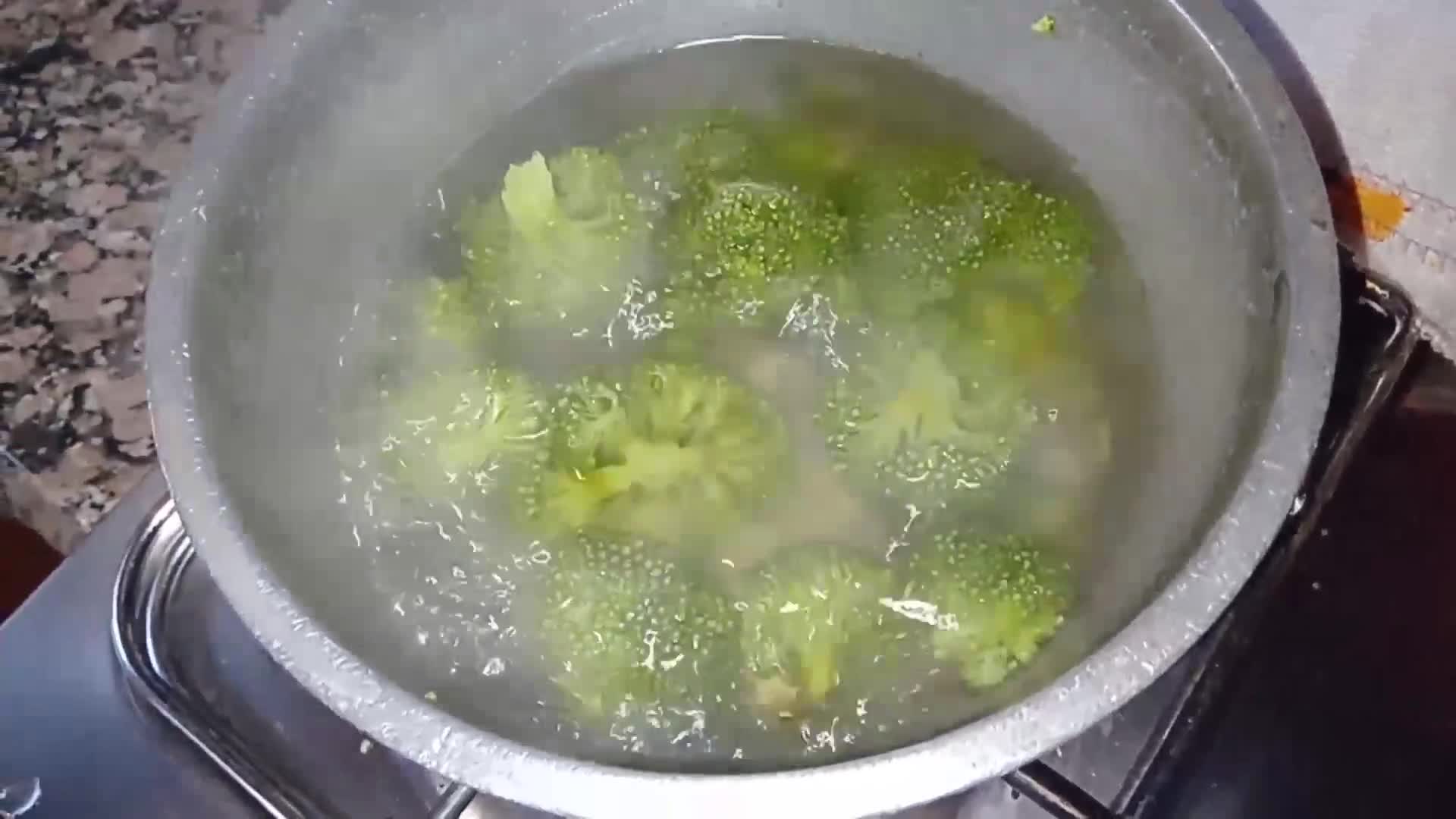 Foto del paso 2 de la receta: Fideos con brócoli 🥦 todo en uno