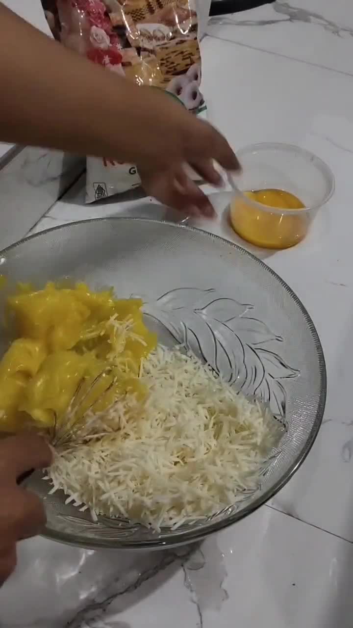Foto langkah ke 2 dari resep 1 adonan kue kering untuk aneka variasi |Cookies sat set #11.