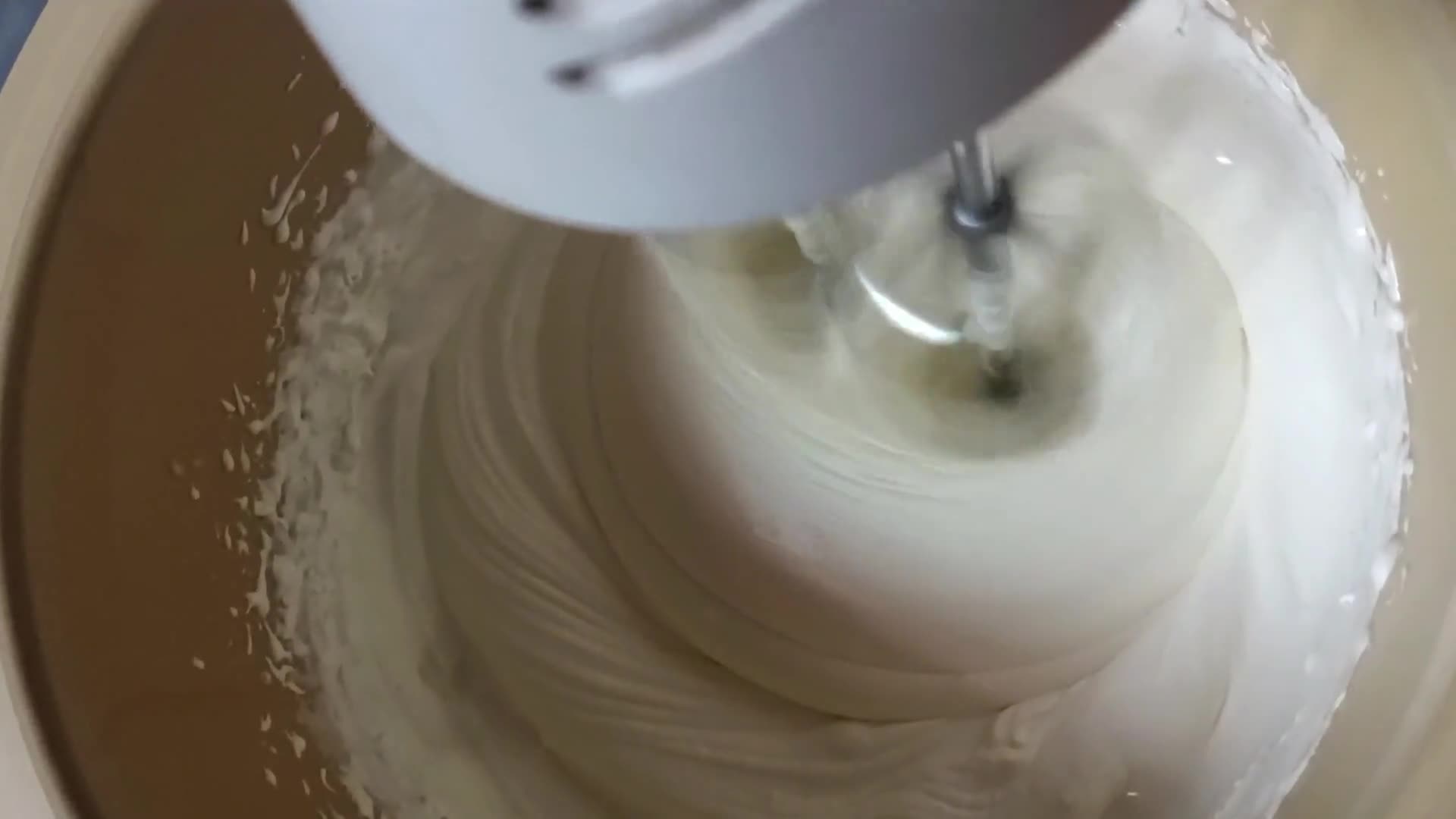 Foto langkah ke 1 dari resep Cake Ultah bentuk love.