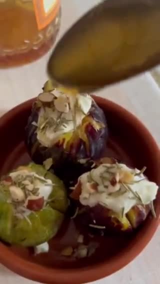 Une image de l'étape 3 de Figues rôties au chèvre et au miel amande.