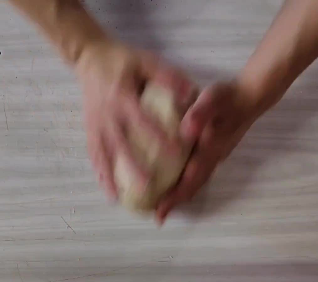 Foto del paso 3 de la receta: Pre-pizza casera - Ideal para vender y/o freezar 😜
