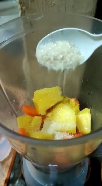 Foto langkah ke 2 dari resep Smoothies Nanas Wortel.