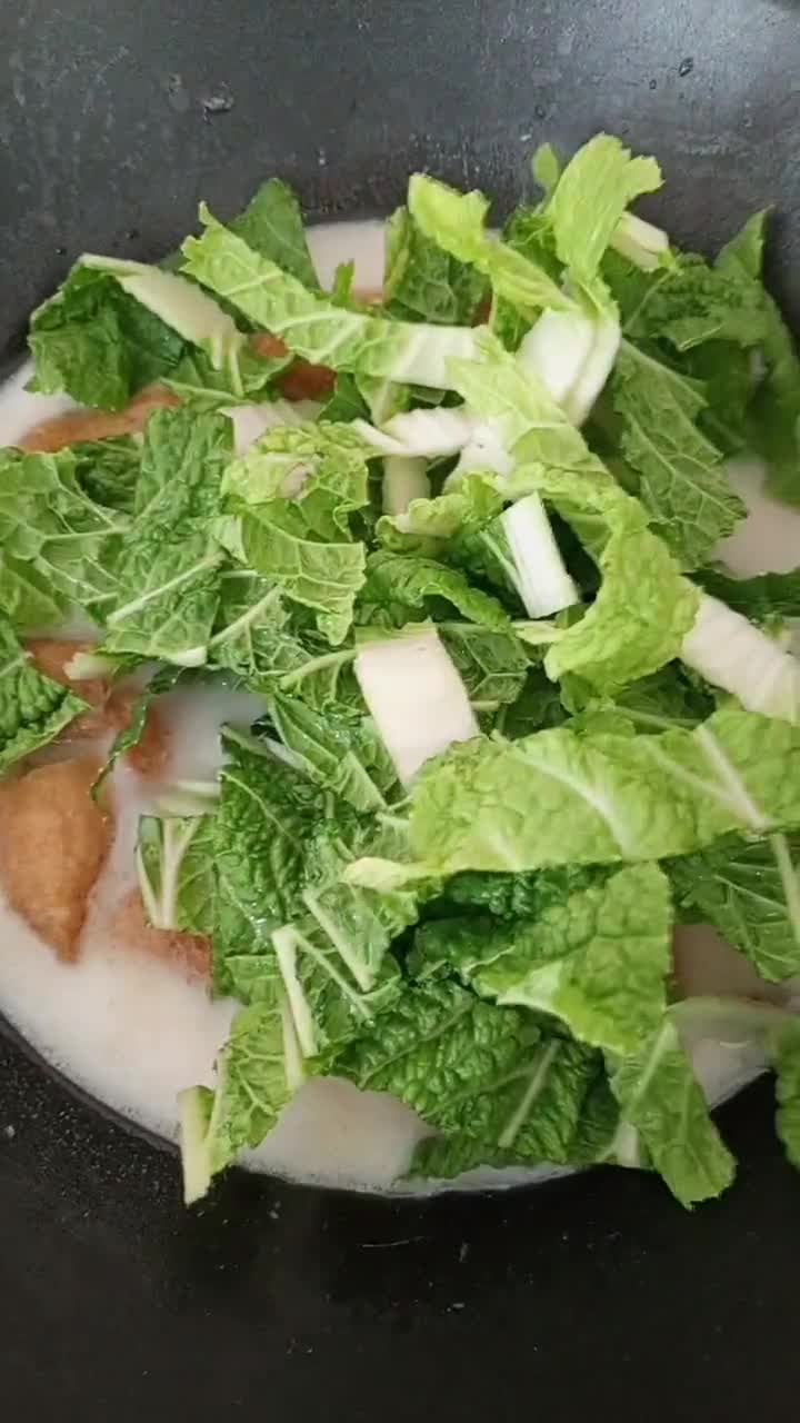 Foto langkah ke 5 dari resep Tahu Sawi Masak Santan.