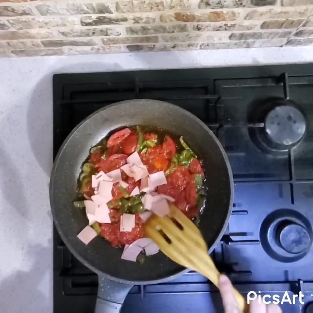 عکس مرحله 2 از دستور املت کالباس