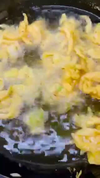 A picture of step 9 of Pakoray ki curry.
