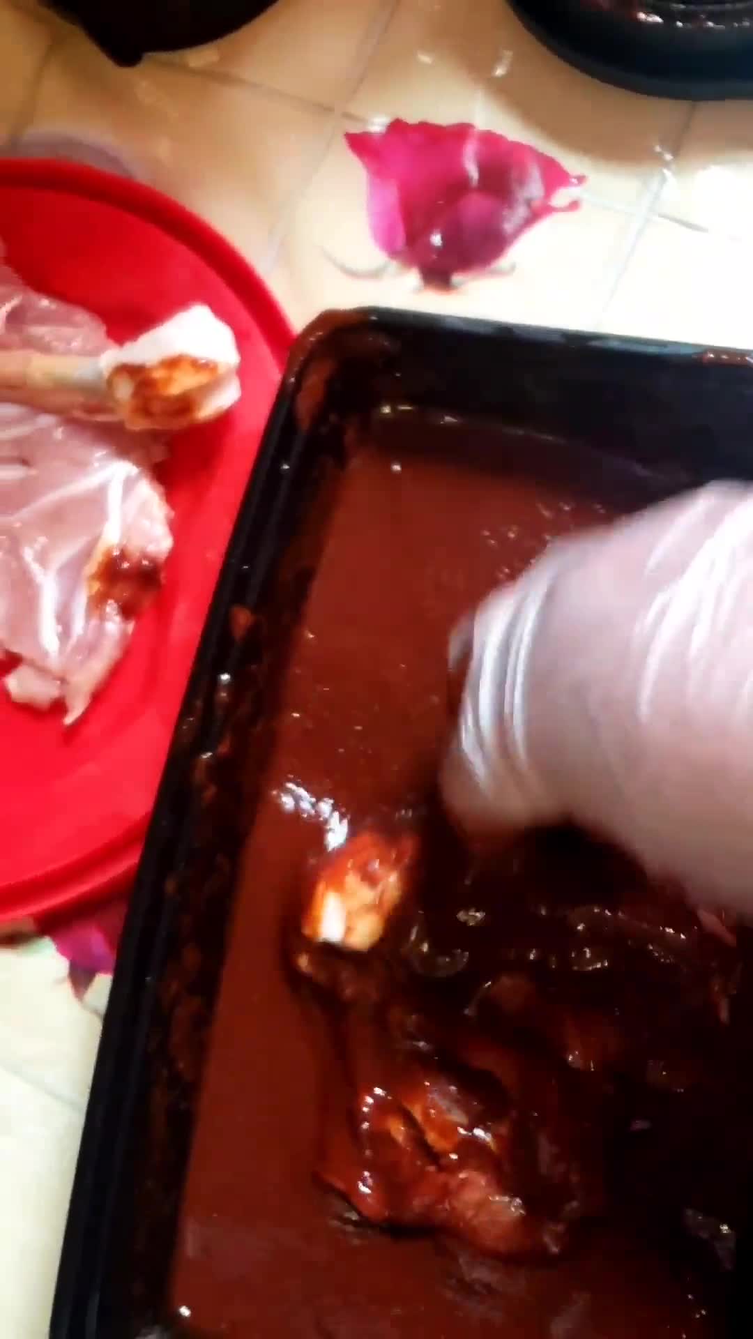 Foto del paso 4 de la receta: Pierna y muslo de pollo enchilado