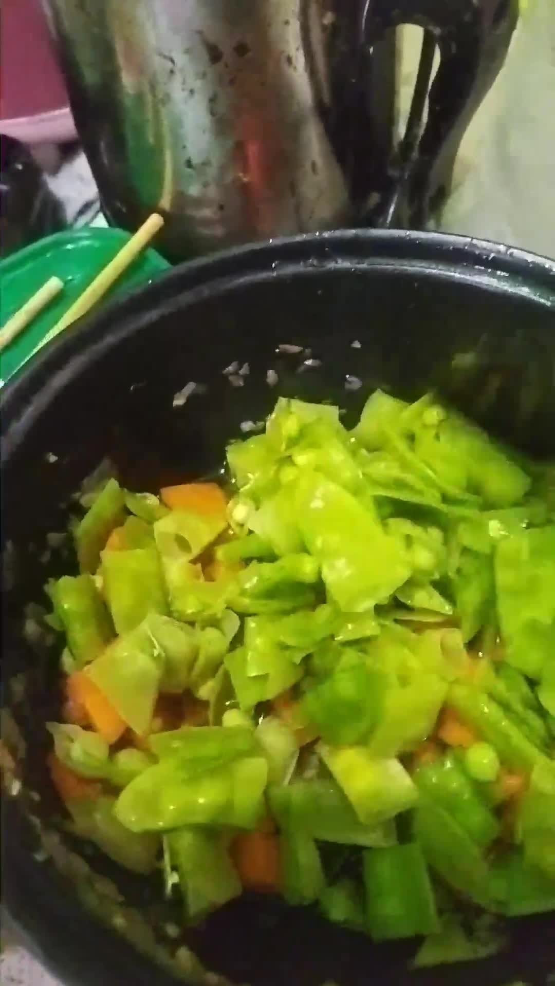 Foto langkah ke 7 dari resep Oseng Mercon Kacang Koro Ati Ampela.