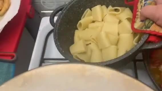 Foto del passaggio 8 della ricetta Paccheri al sapore di mare