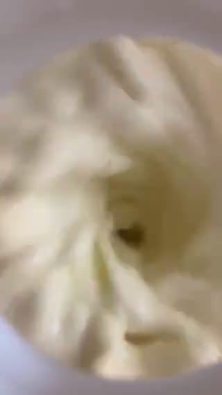 صورة لخطوة 1 من وصفة العجينة القطنيه السهله 🤤♥️✨