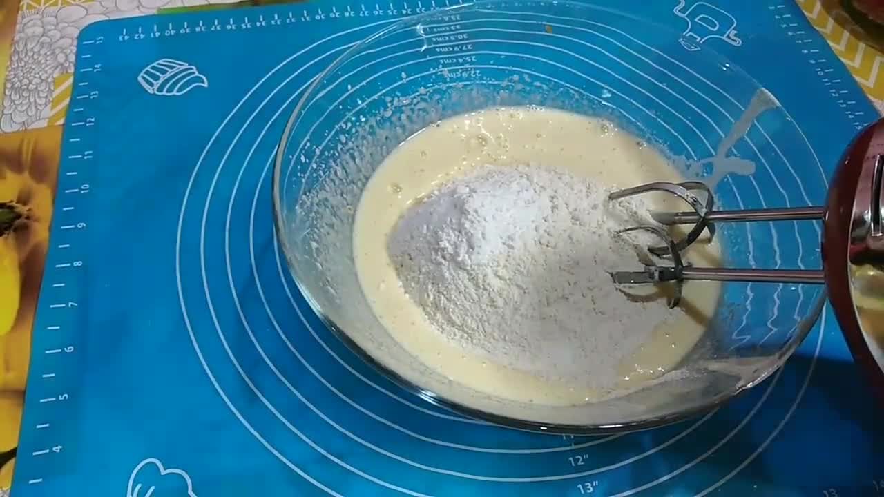 صورة لخطوة 15 من وصفة ميني كيك بالياغوورت ب 2 حبات بيض فقط يخرج 12الحبة