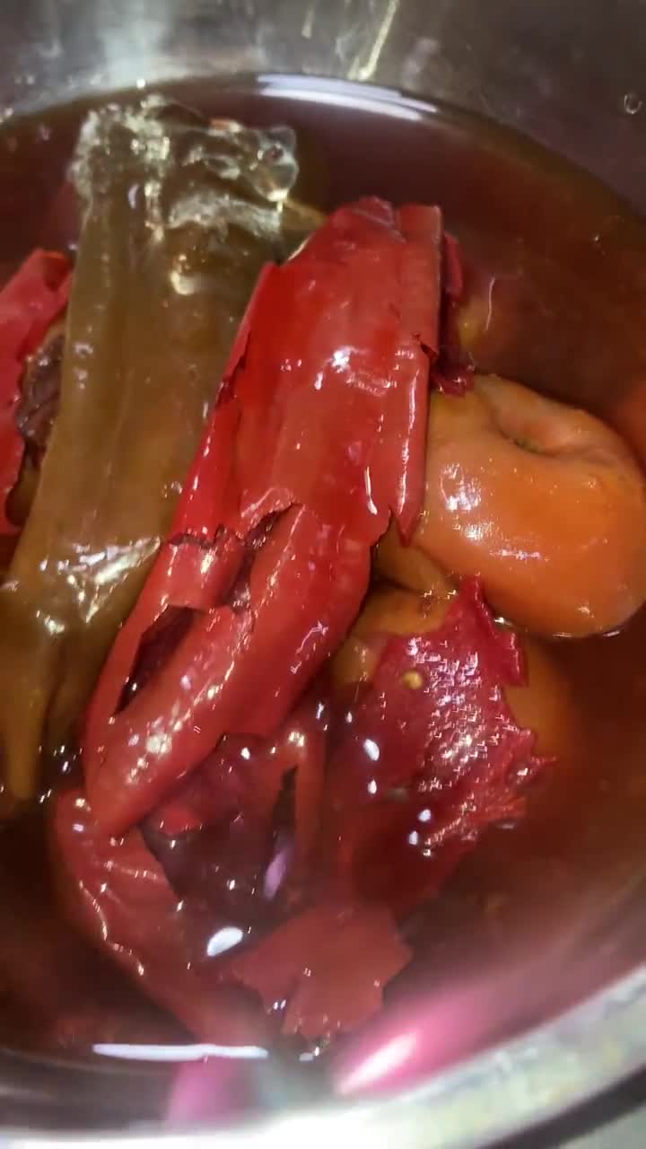Foto del paso 3 de la receta: Salsa Roja estilo @Jauregrill con chiles pasilla 🌶️ mirasol y jitomates 🍅