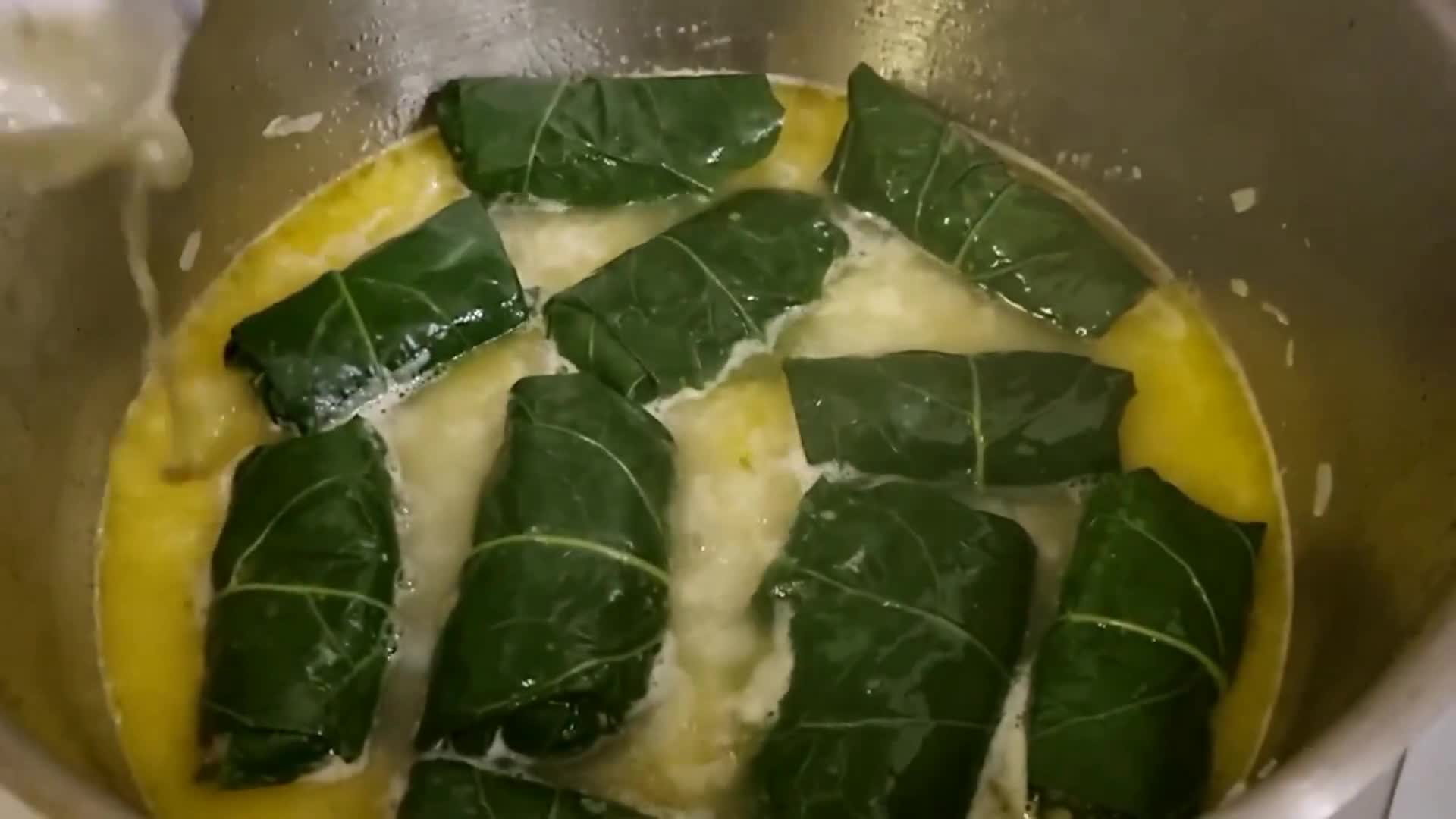 Harcsávaltöltött karalábélevél recept fázis 7 fotója