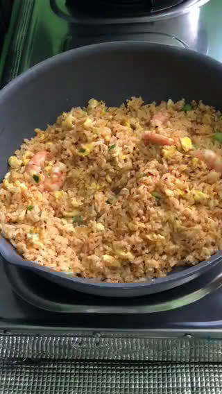 Gambar langkah 3 resipi Salted Egg Fried Rice.