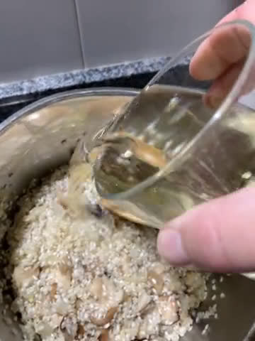 Foto del paso 5 de la receta: Risotto de setas shiitake con parmesano muy fácil