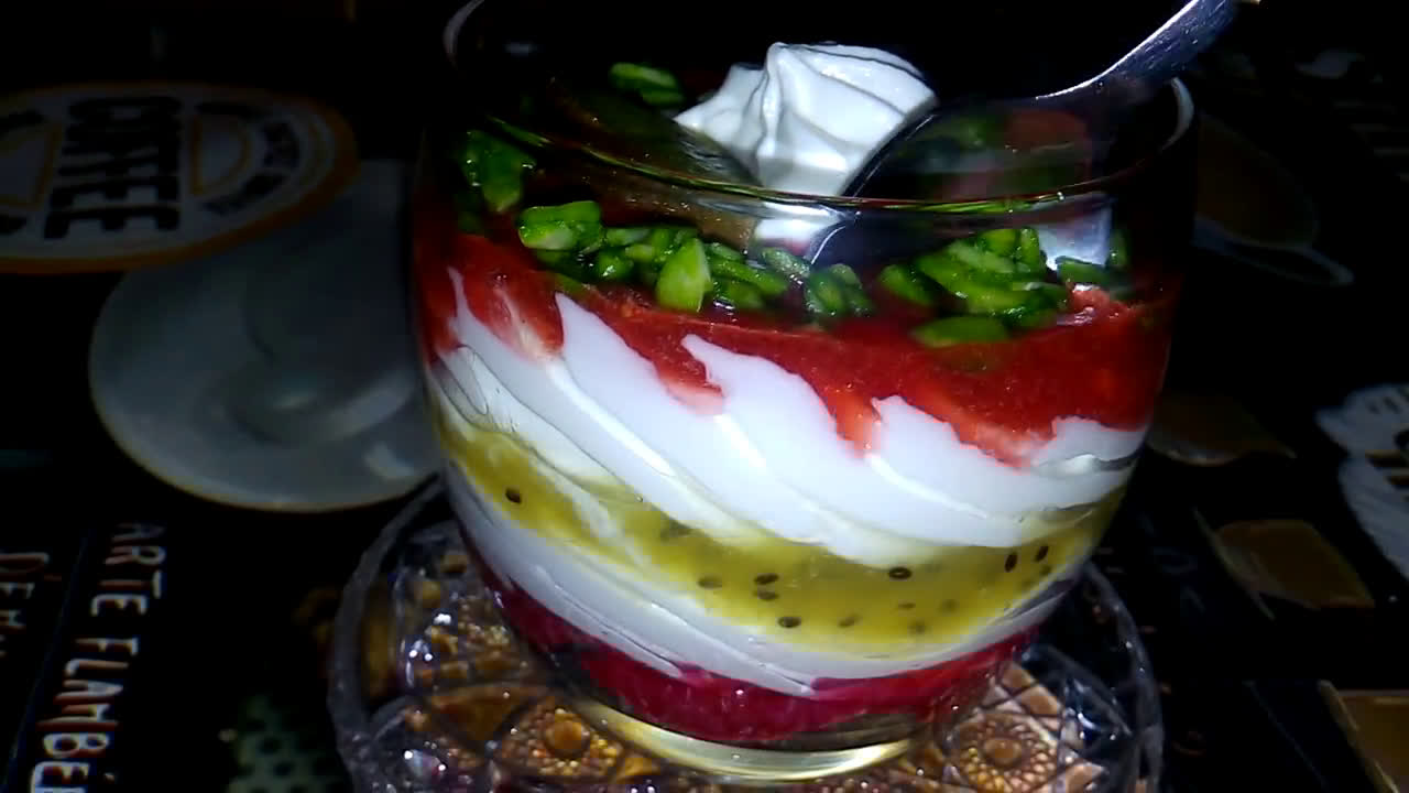 صورة لخطوة 16 من وصفة تحلية الطبقات كيوي 🥝فراولة 🍓