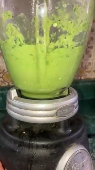 Foto del paso 2 de la receta: Tostadas de guacamole 🥑