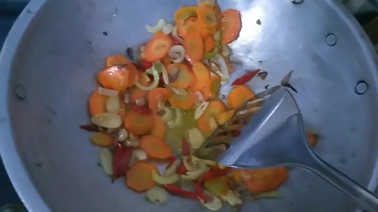 Foto langkah ke 2 dari resep 17.Tumis sawi putih dan bakso.