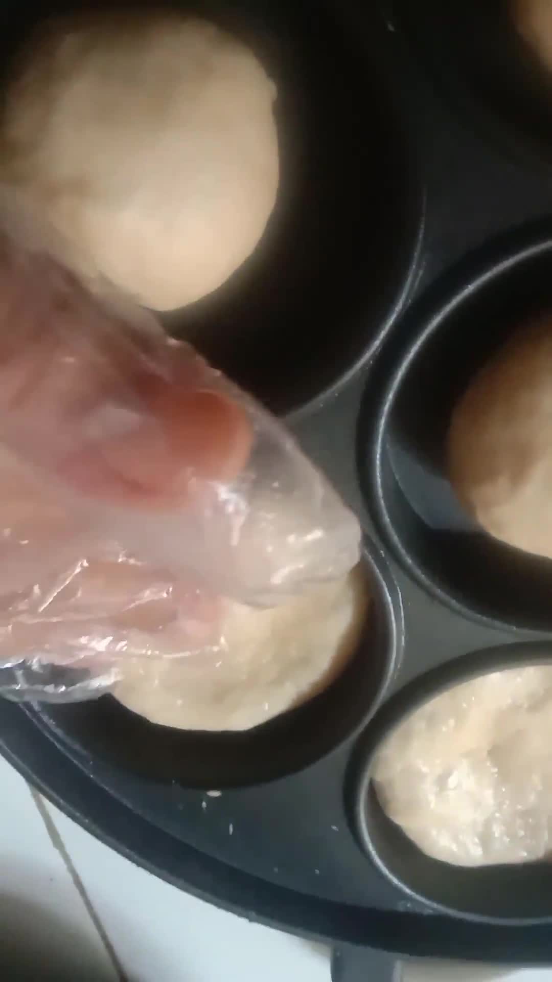 Foto langkah ke 5 dari resep Pizza mini empukk.
