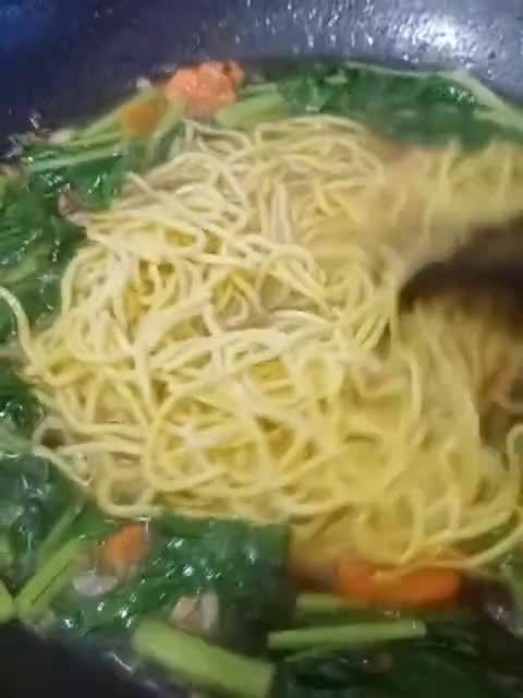 Gambar langkah 3 resipi Mee sup sayur simple.