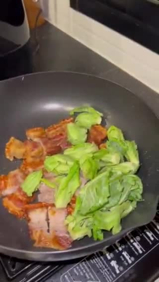 รูปขั้นตอนการทำที่ 2 ของ หมูกรอบผัดแขนง